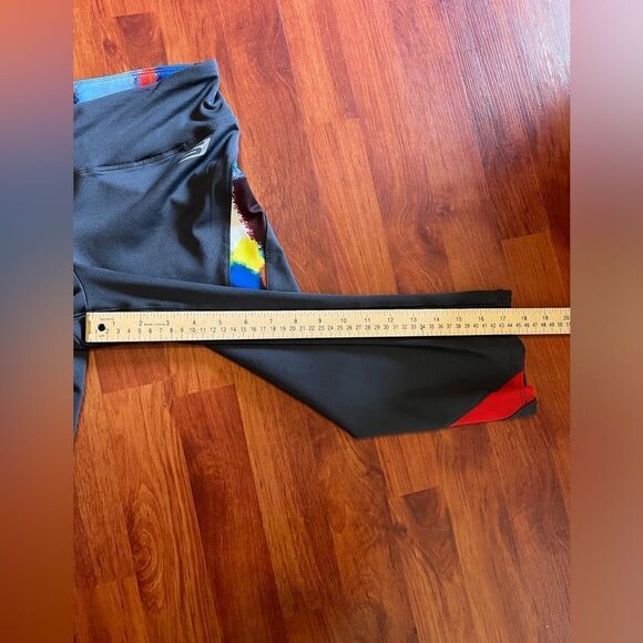 Sketchers athletic leggings.  Size medium capris. - Picture 4 of 10